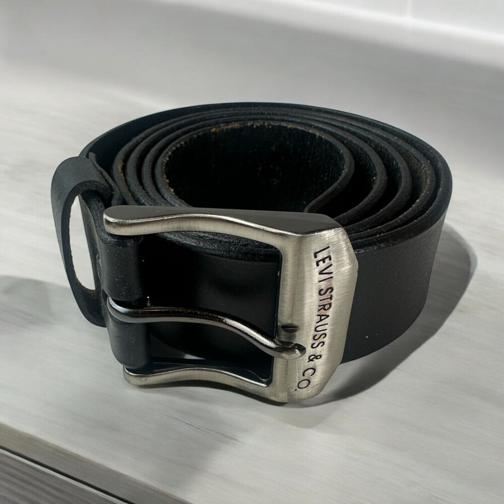 Levi's 100% Genuine Leather Belt in Smooth Leather Black 17LV0204 Men's Size 44 - Picture 2 of 14